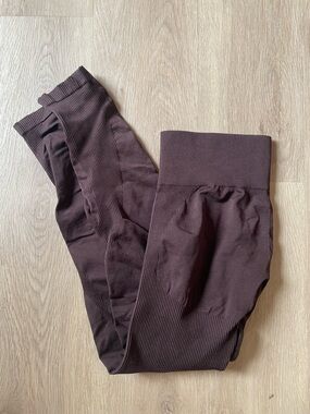 Seamless High-Waist Leggings in Dark Brown